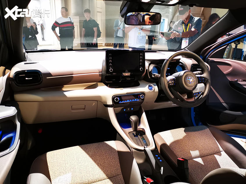 丰田全新小型SUV预告图 日内瓦车展首发