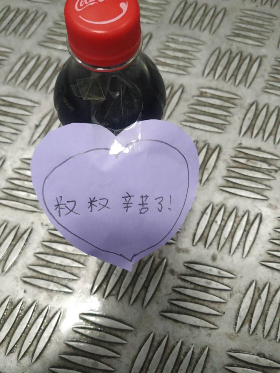 武汉四小伙为封闭小区逾四千户家庭代买、送物资