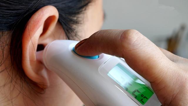 耳温枪加上耳套量不准测量前要做一个重要动作