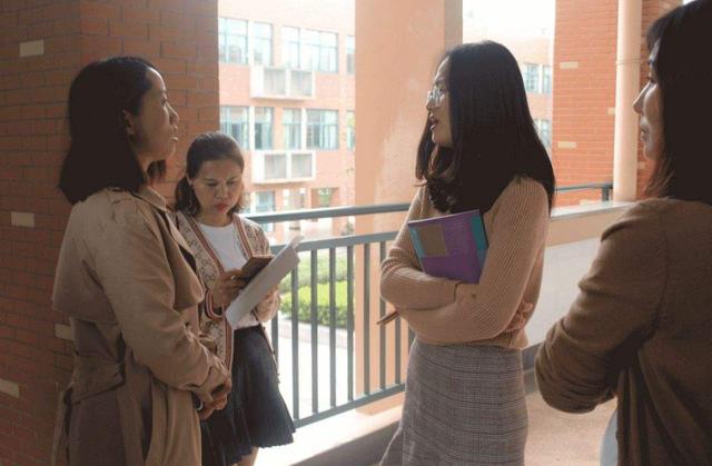 群里家长总要求拍照,幼儿园老师无奈吐槽:我是老师又不是摄影师