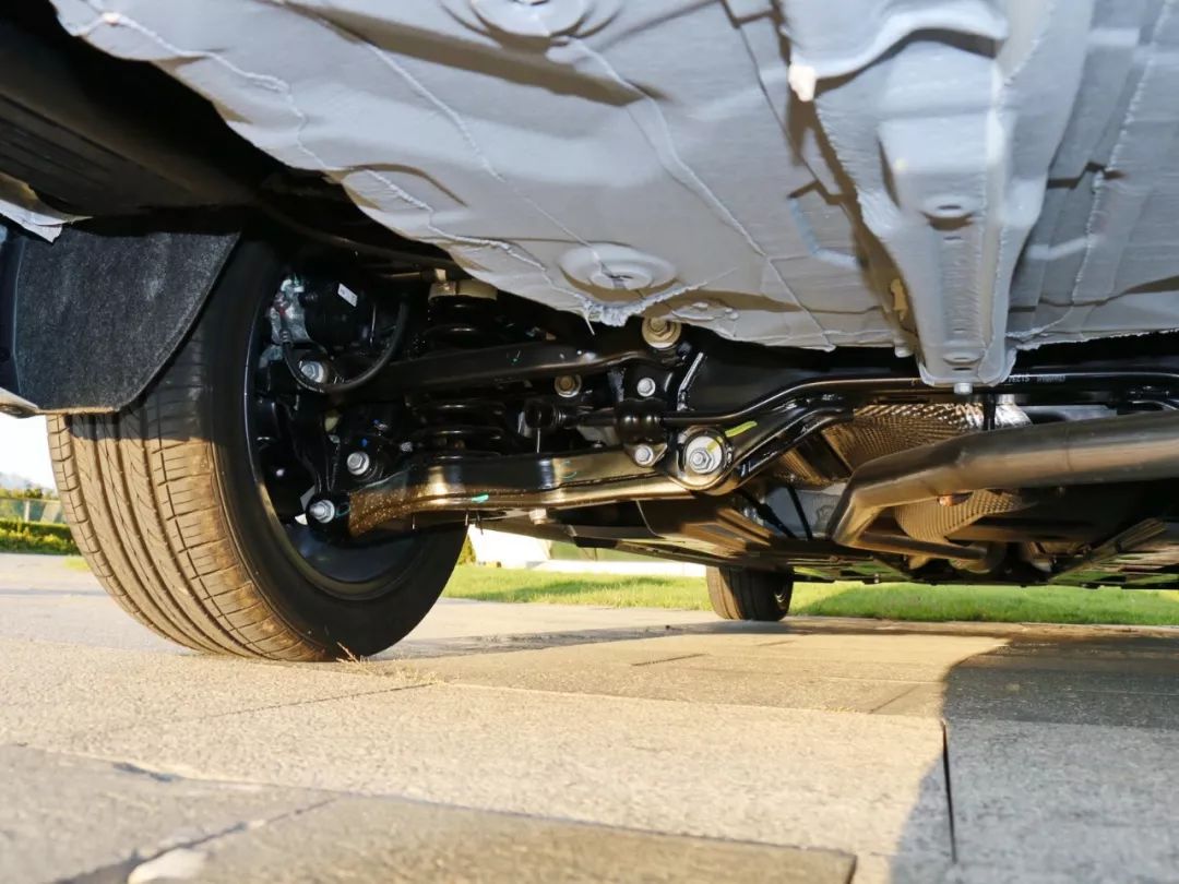 10万元想买大空间,高配置的轿车?这台了解一下!