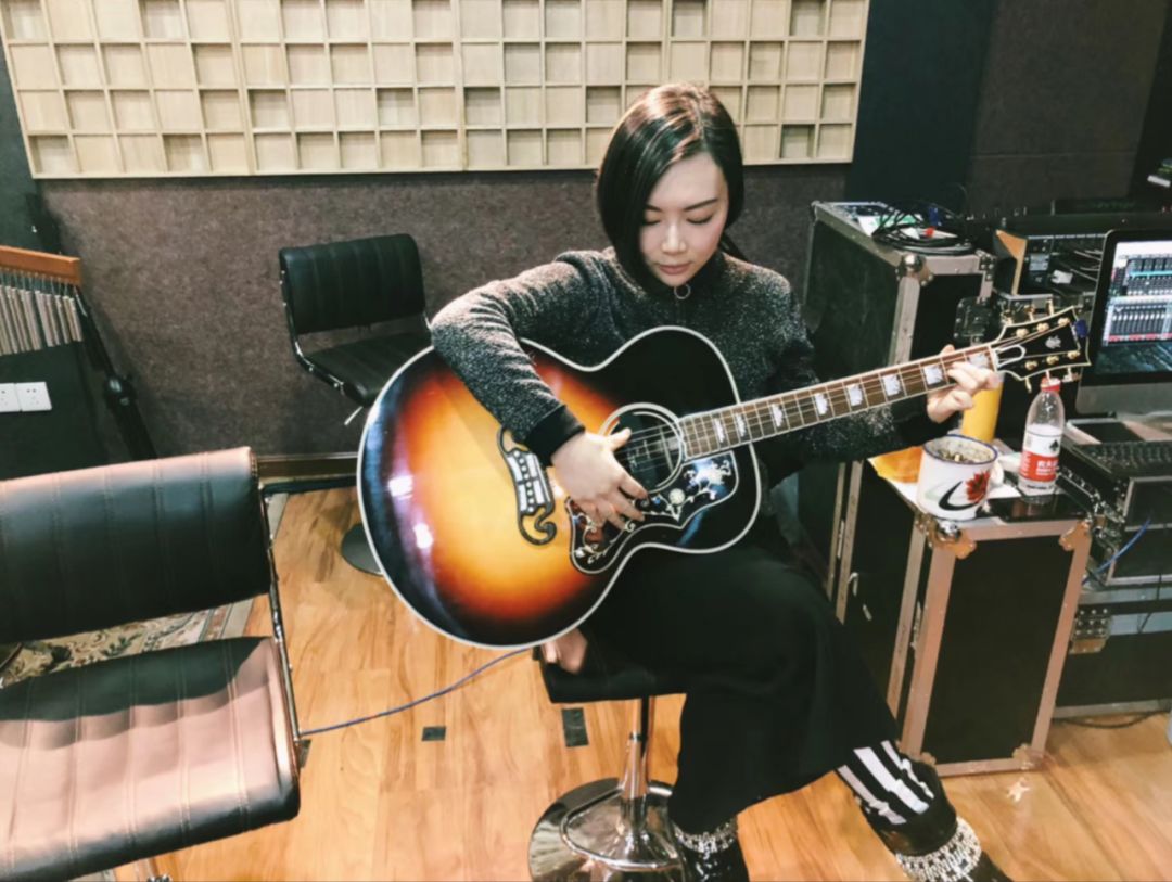 线上演唱会加载蓄力中,在家也可以