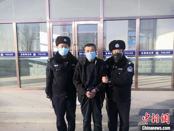 图为作恶嫌疑人高某被抓获。 警方供图