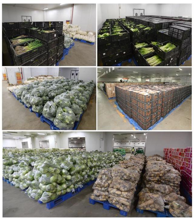 经过体温检测,鞋底消毒后,王忠林走进食品加工配送中心.