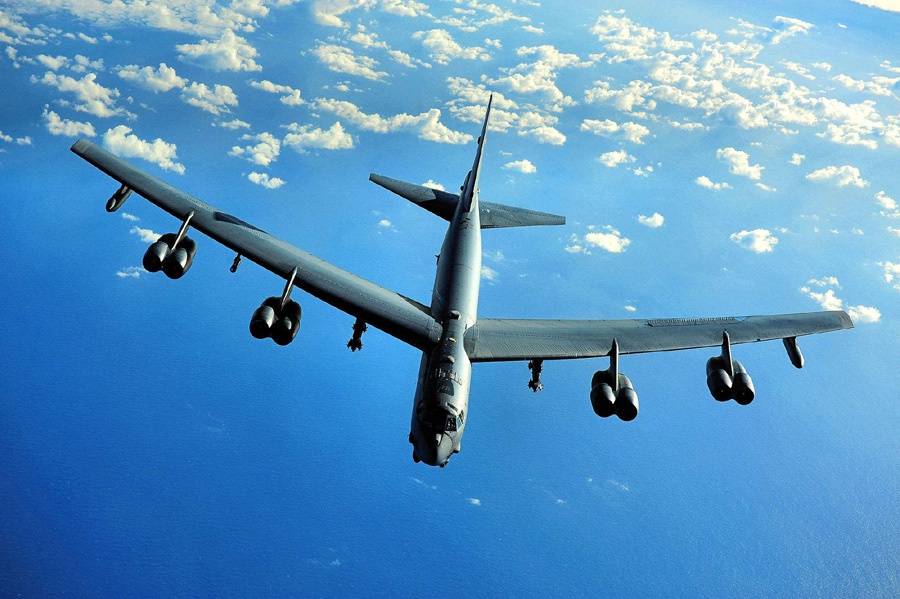 B-52战略轰炸机。