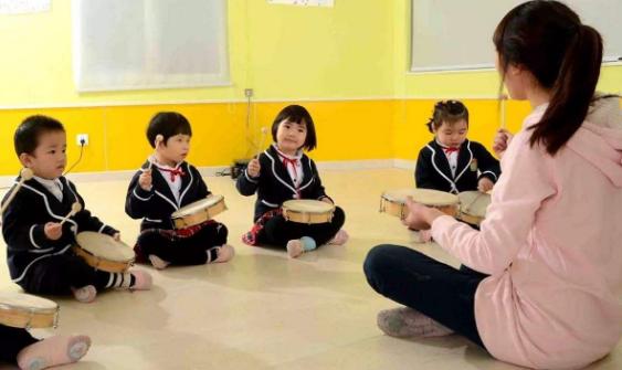 群里家长总要求拍照,幼儿园老师无奈吐槽:我是老师又不是摄影师
