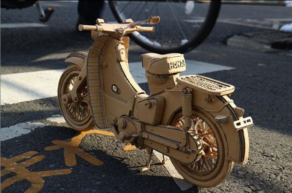 超硬核女大学生用纸板做出坦克大炮变废为宝全球吸粉数十万