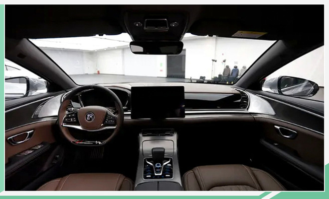 双辐式方向盘+旋转中控屏 比亚迪汉内饰曝光