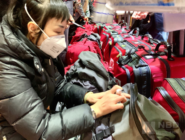 成都三医院援鄂团队出征现场：5岁儿子大喊“妈妈加油”休闲区蓝鸢梦想 - Www.slyday.coM