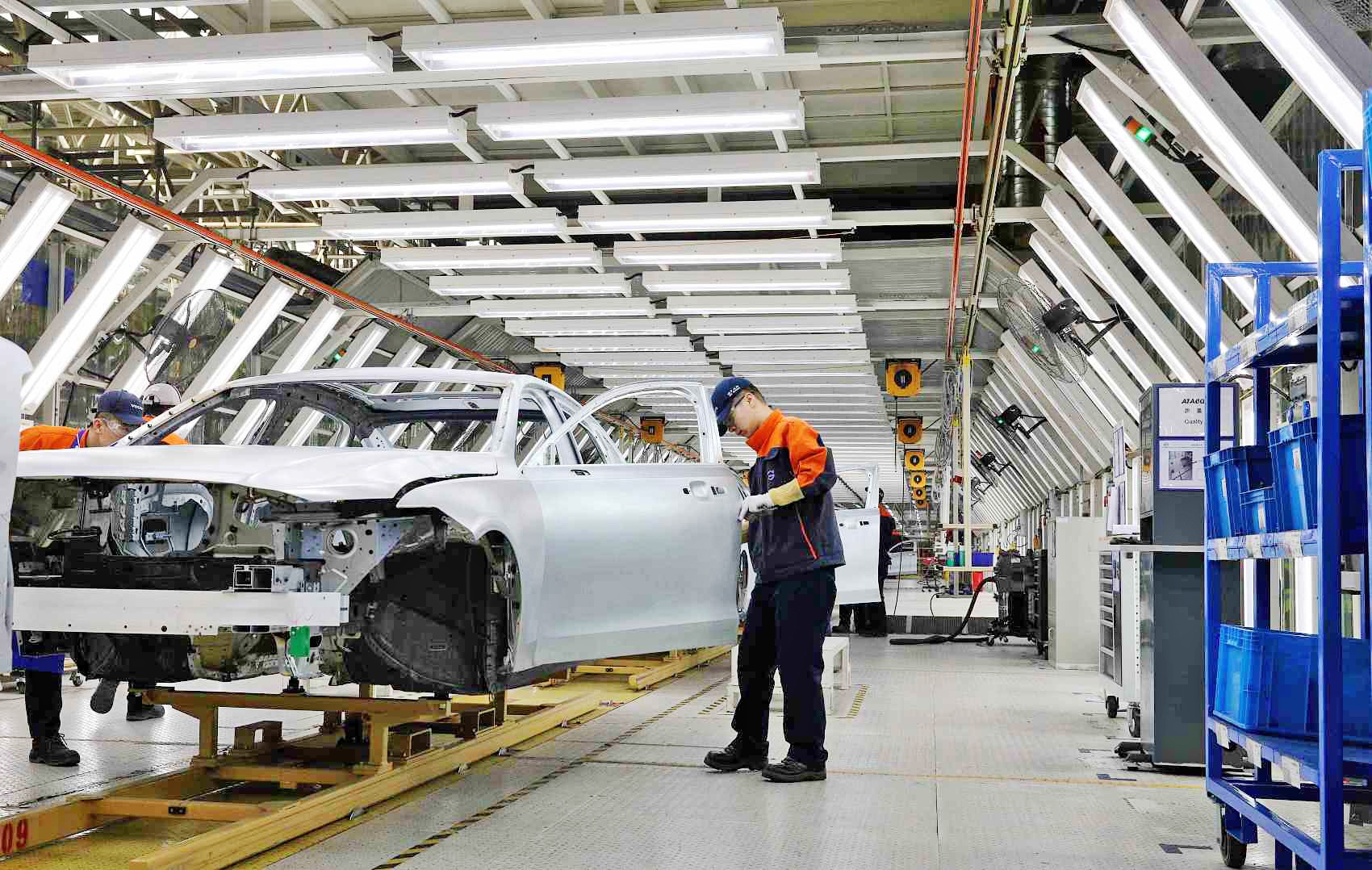 肺炎疫情下一季度车市产销量或再下探，车企抓紧定策略，经销商线上卖车忙