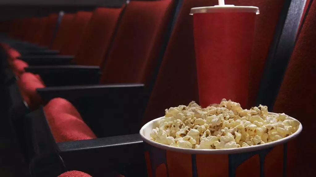 春节档取消县城电影院给员工分了9袋爆米花