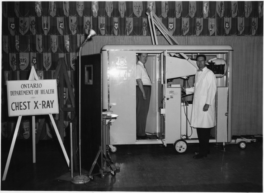 图六：美国移动X光机，1955