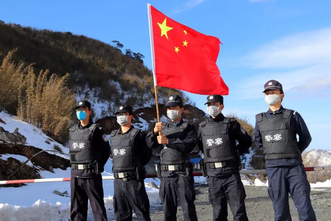 抗疫视觉保山边境警察疫线独特风景