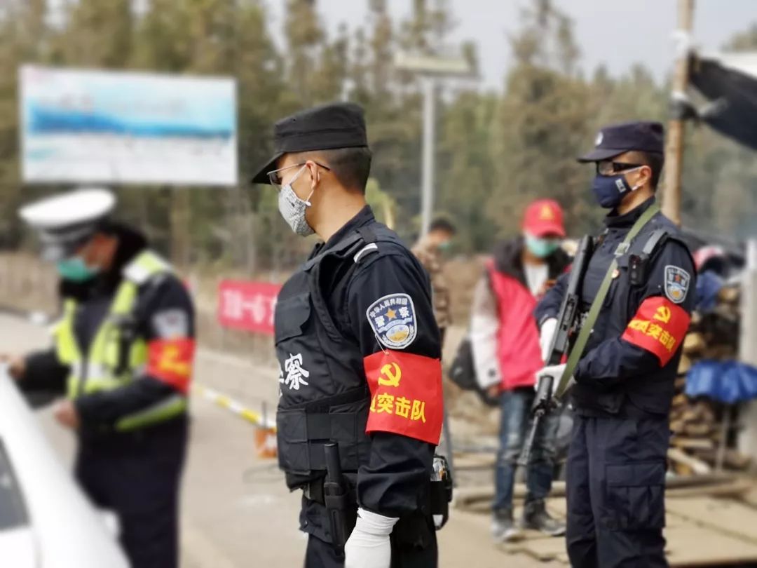 抗疫视觉保山边境警察疫线独特风景