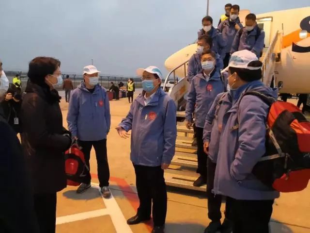 2月11日晚,副省长孙继业孙继业率队抵达武汉天河国际机场。