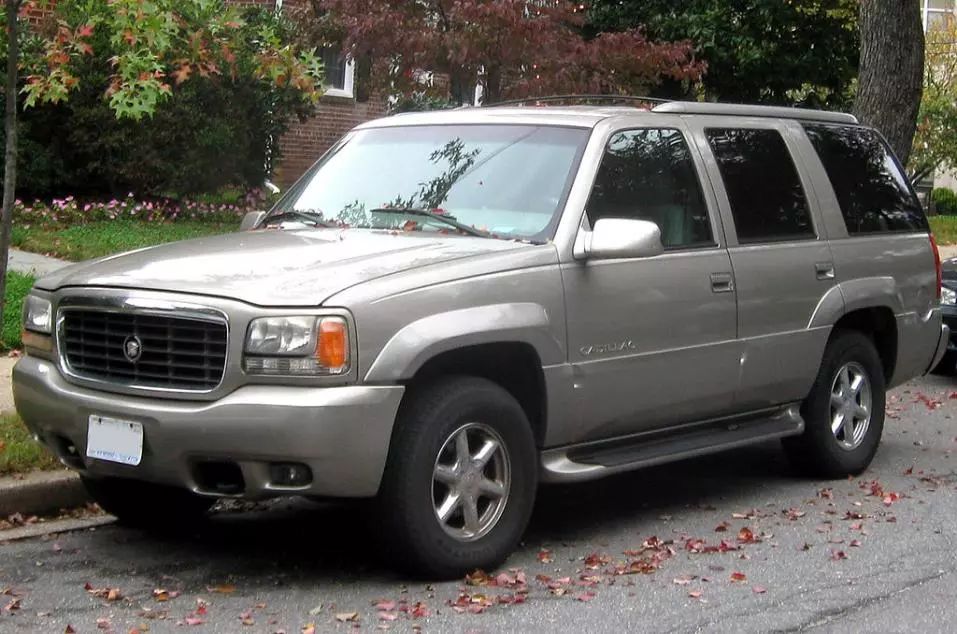 (左:gmc yukon denali,右:第一代凯雷德(1999-2000))这个故事告诉我们