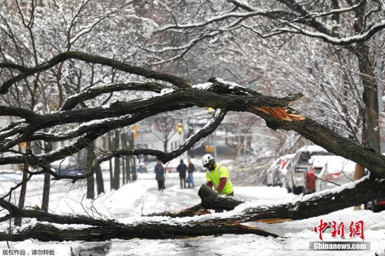 资料图：美国纽约遭遇暴风雪。