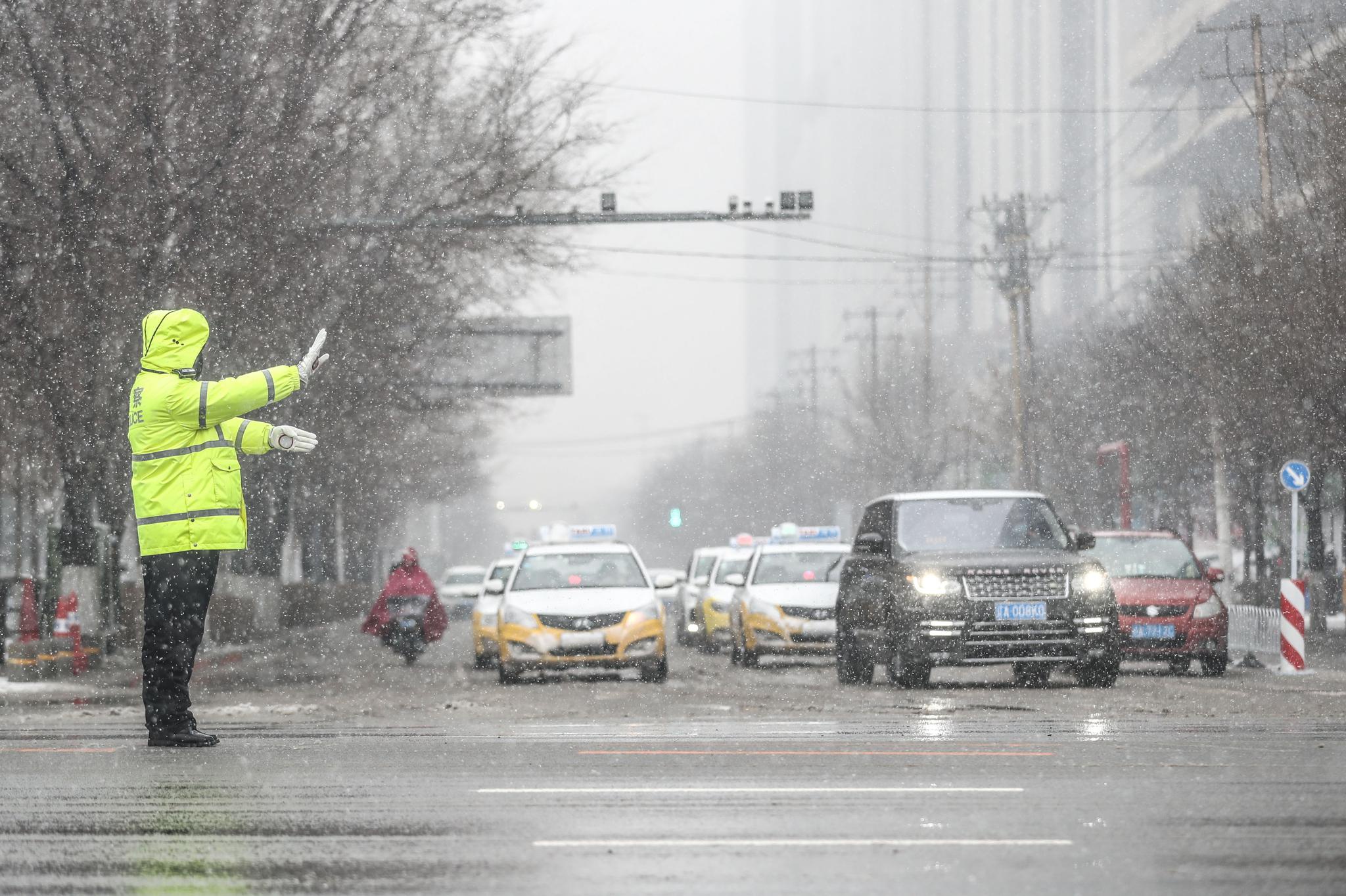 辽宁沈阳迎来强降雪