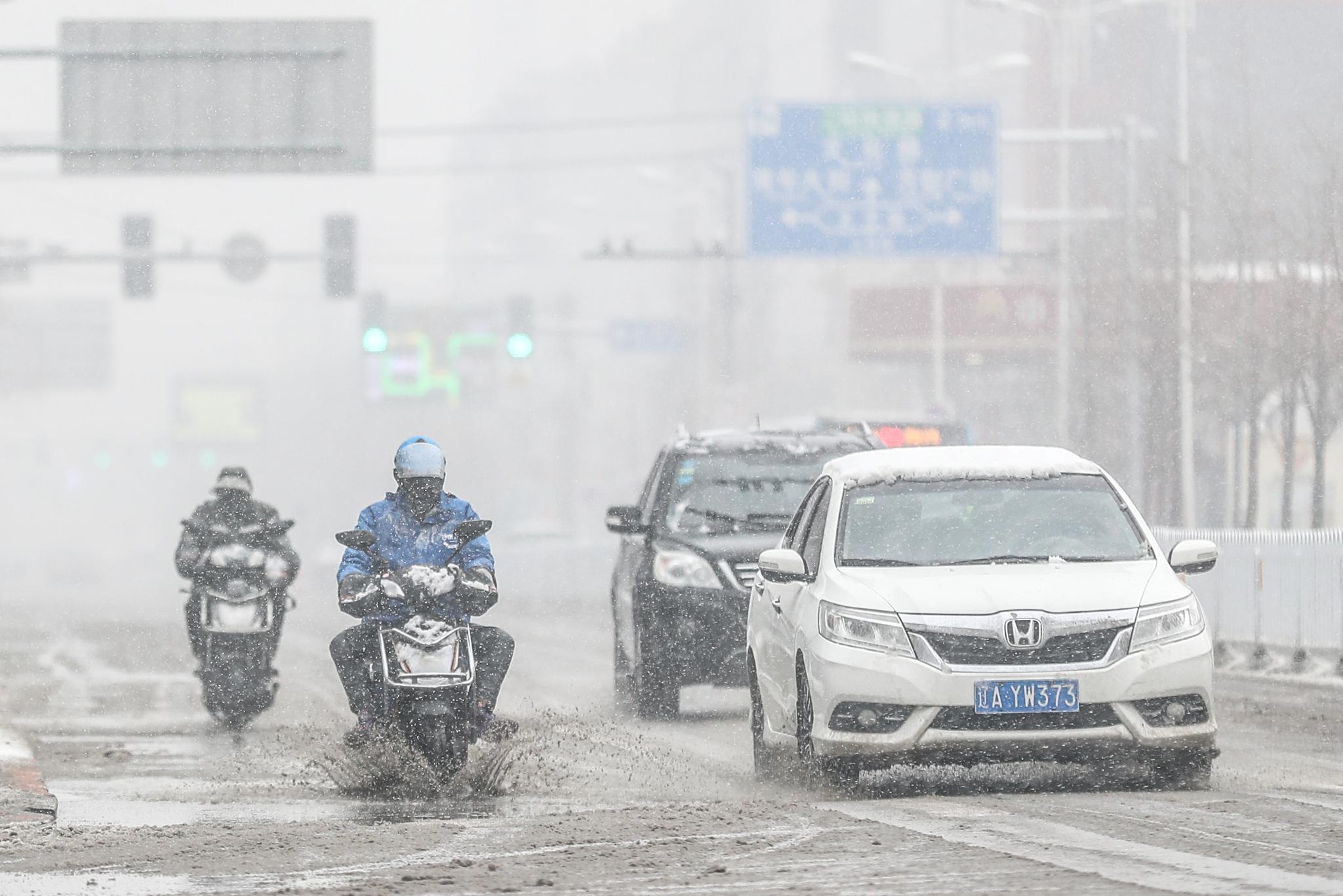 辽宁沈阳迎来强降雪