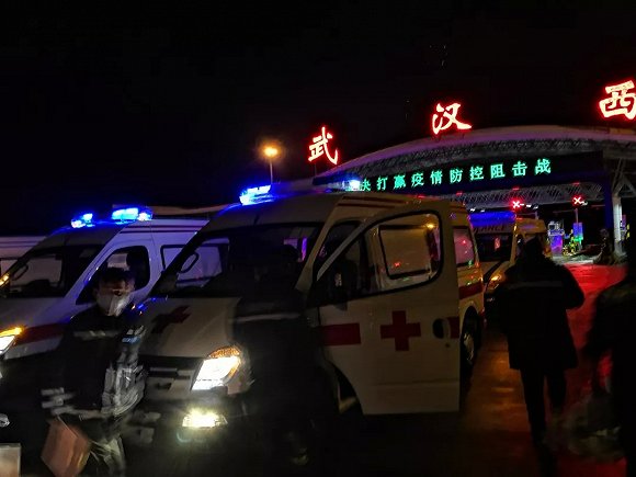 武汉的敬礼,送给这些"风雪夜归人"|蓝天救援队|疫情|新冠肺炎_新浪