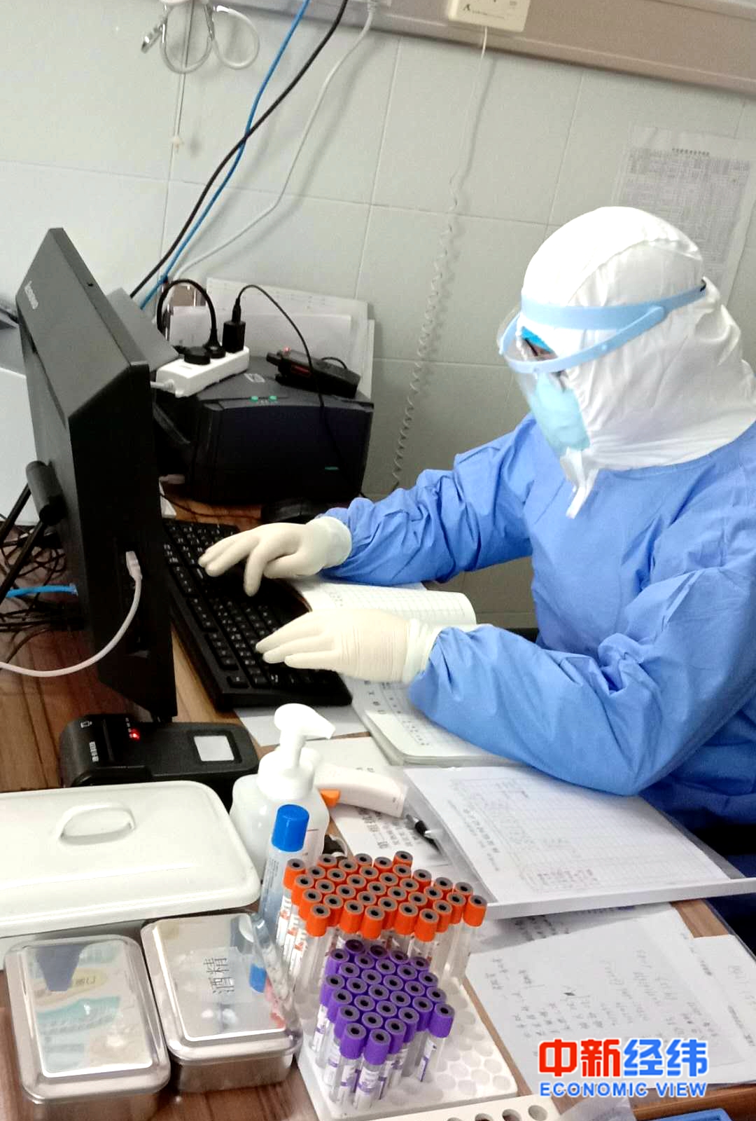 医生自述:17年前爸爸去抗非典,此刻我在一线抗新冠|发热门诊|疫情|新