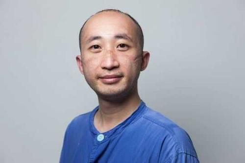 孩子,叔叔的名字,你写错了一个字,叔叔叫"张建恒",你写成了"张健恒"