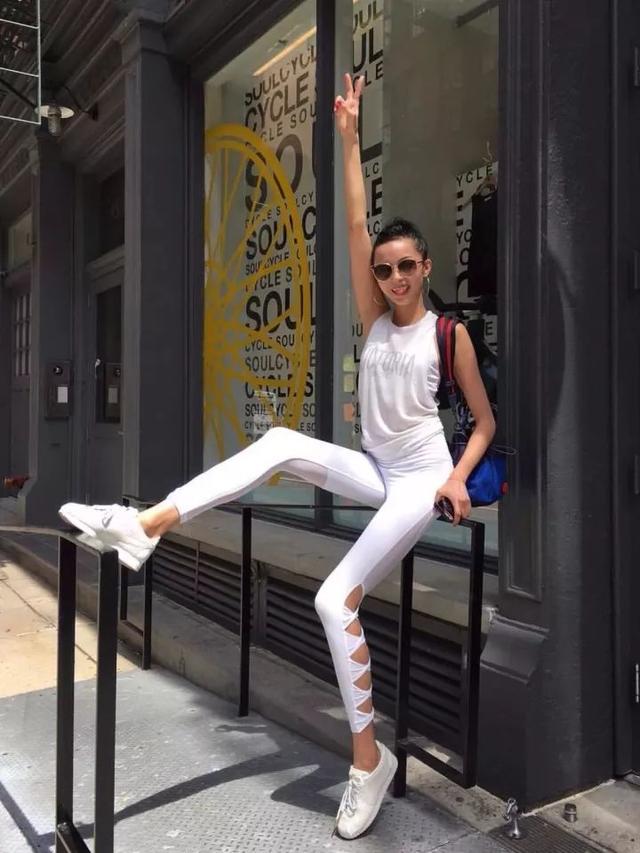 身为超模,身材管理也是需要绝佳的控制,经常锻炼的她身材一直保持在