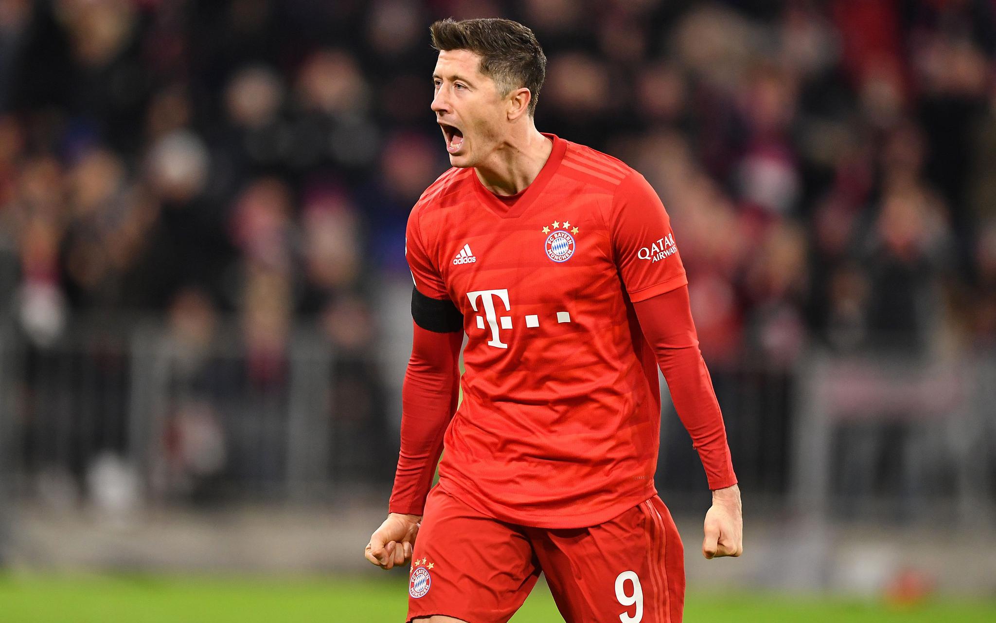 体育晨报:莱万梅开二度献绝杀,吴瑞庭三级跳摘铜|莱万|拜仁_新浪新闻