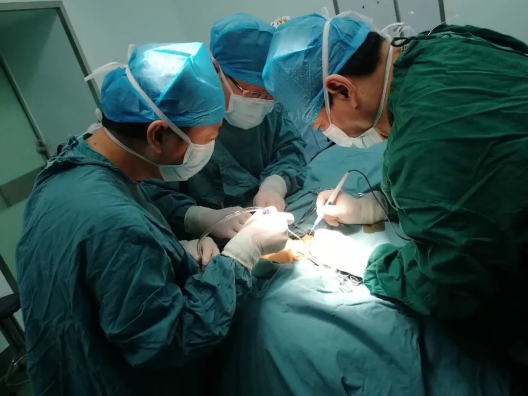 武汉又一位医生因感染新冠肺炎殉职 妻子:会带着女儿坚强生活