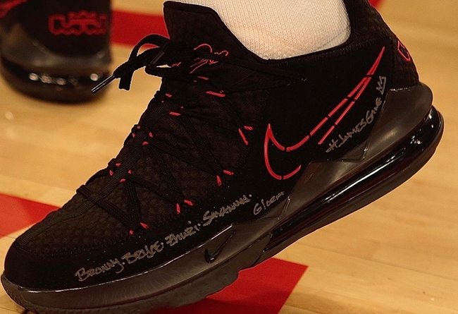 詹姆斯亲穿!全新黑红 lebron 17 low 下月发售!
