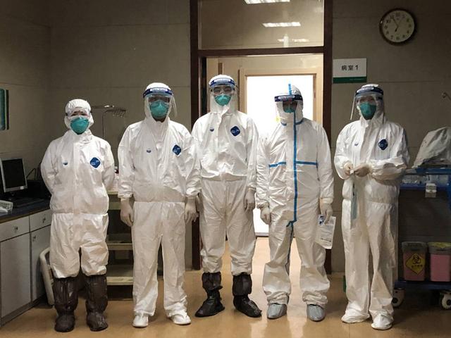 战疫者医生新冠肺炎愈后返岗过家门不能入但我必须顶上