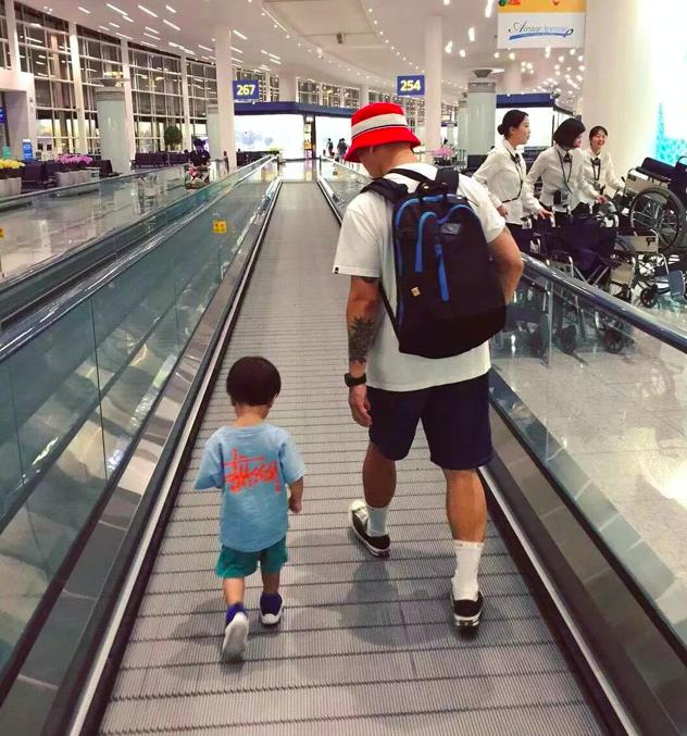 姜gary带儿子上节目,从小穿古着潮服,2岁萌娃比老爸人气还高?