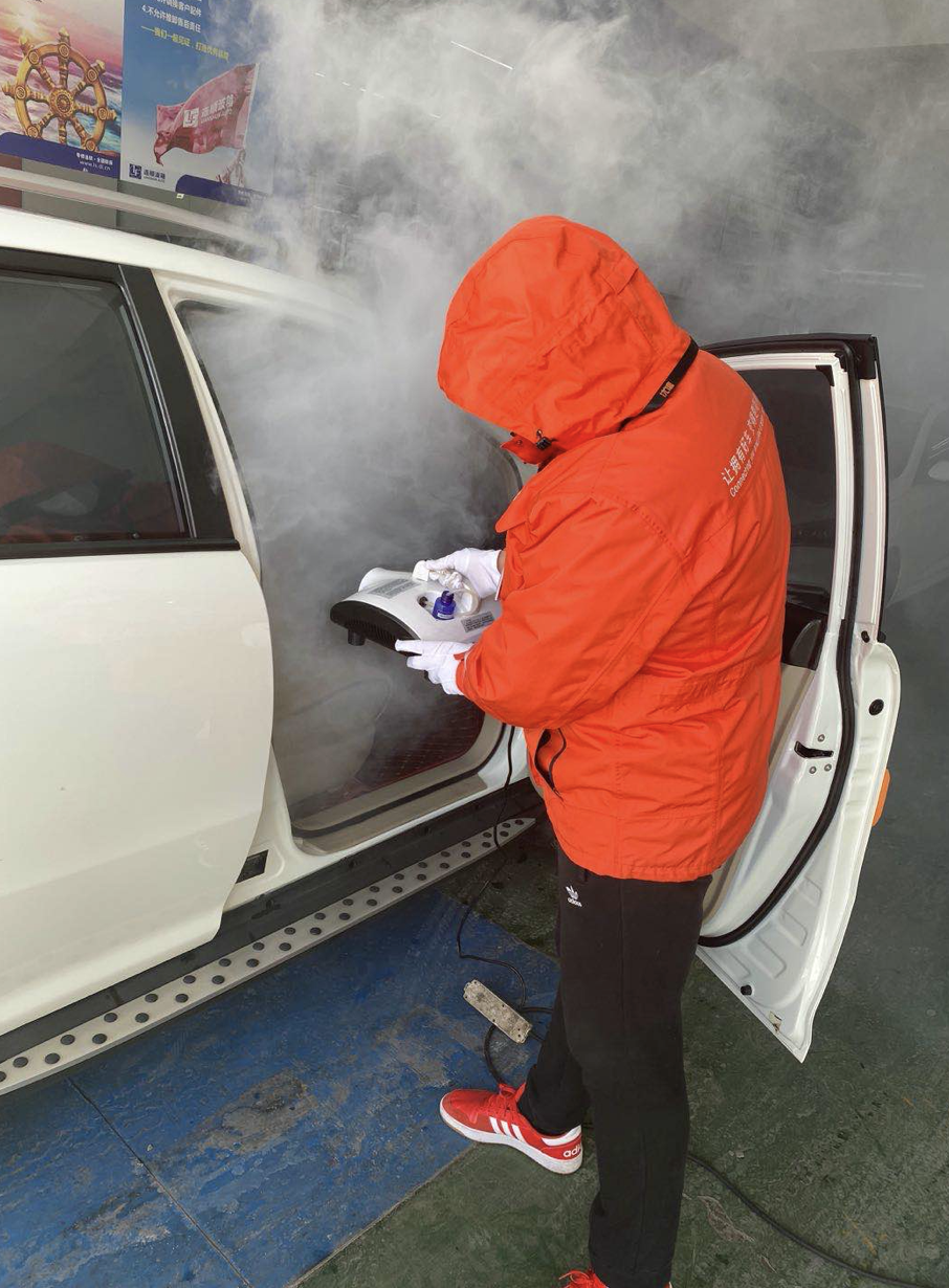 优信二手车对交付车辆进行人工化学消毒,整车紫外线消毒,车内臭氧消毒