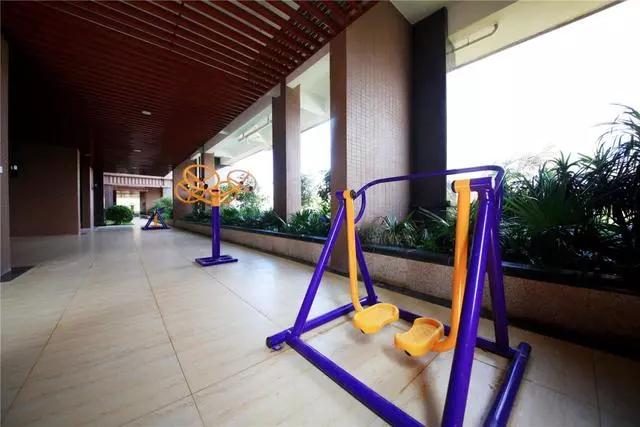 为什么小区架空层二楼的房子都特别便宜?暴露4个缺点,问题不断