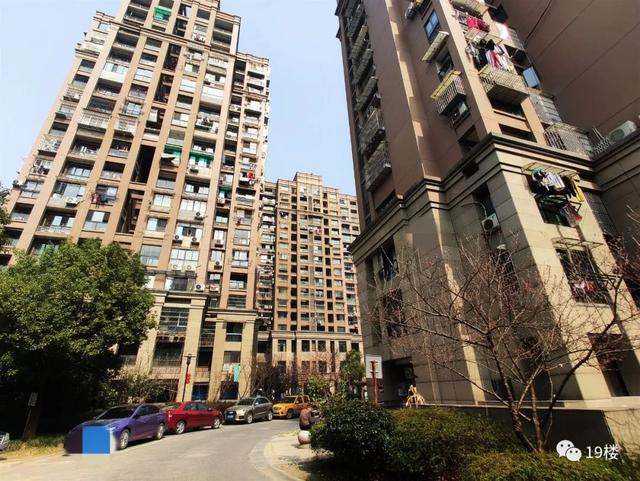 因为疫情在杭州租的房子空了1个月，房东只愿减100房租！有房东发声：我免房租，谁免房贷？
