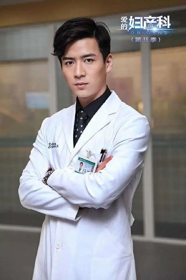 《新济公活佛》中饰演京城第一美男子赛子都 ▼《锦衣夜行》演武功