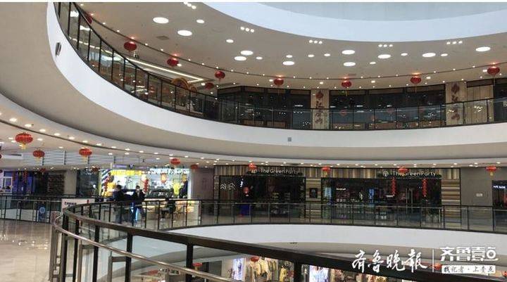 济南经四路万达,振华商厦恢复营业,顾客进门前需登记个人信息