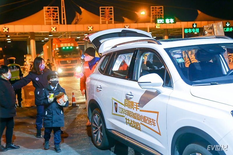 暖胃更暖心 上汽荣威为爱向前线工作者送上千份晚餐