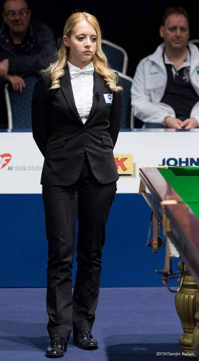 出错也能红美女裁判波日洛娃发生状况就笑一笑