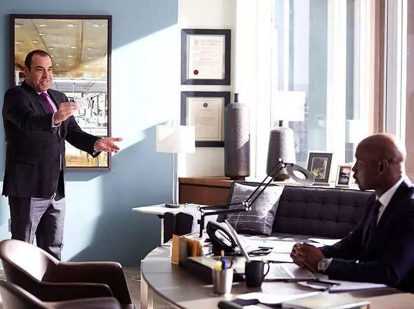 《精英律师》家居大揭底,到底从美剧里复制了多少?一个沙发要3w