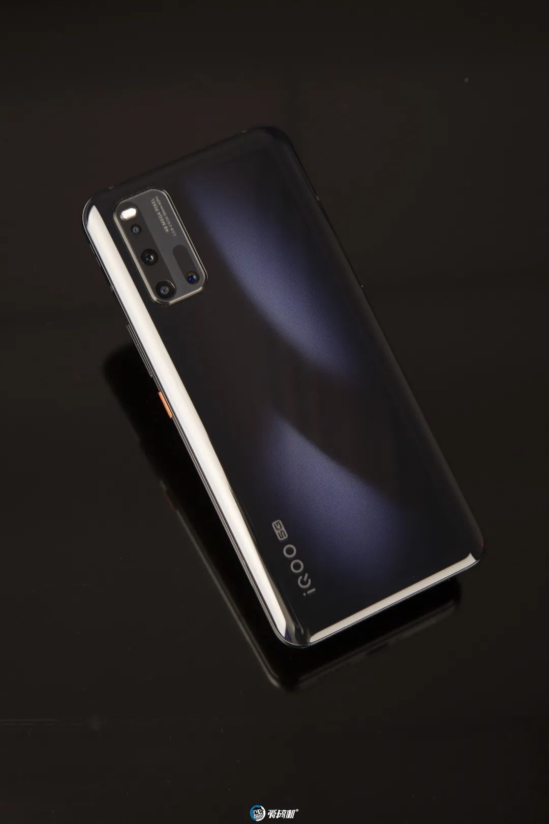 iqoo 3 5g 上手:黑暗骑士的进化,3598元起!