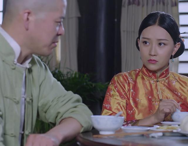另外,她还参加过《翠花上酸菜》等几部话剧的演出.