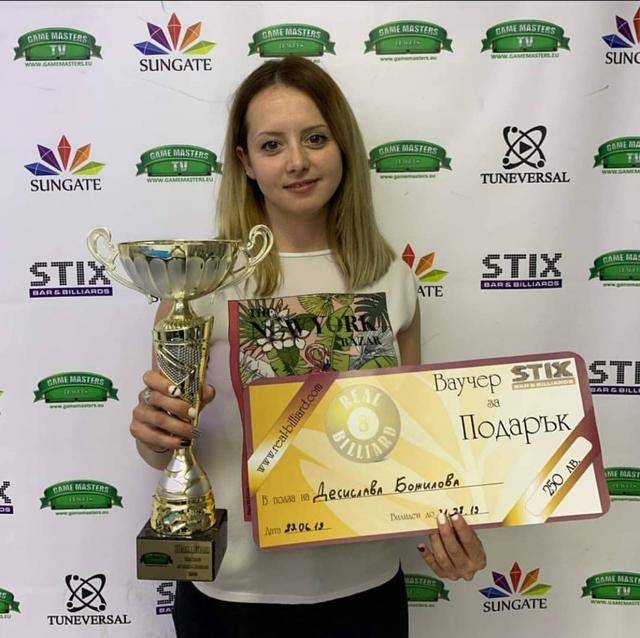 出错也能红美女裁判波日洛娃发生状况就笑一笑