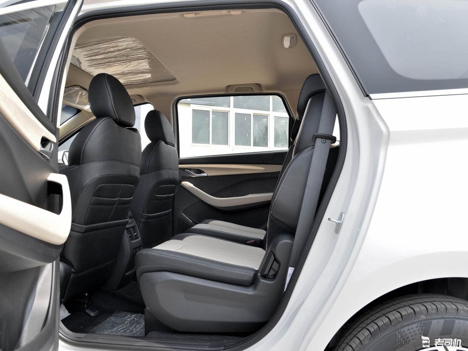 颇具性价比的6座mpv 小哥带你看宝骏360