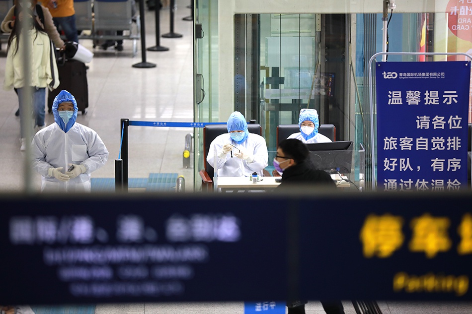 全民战疫实拍青岛机场加强防控严防境外疫情输入
