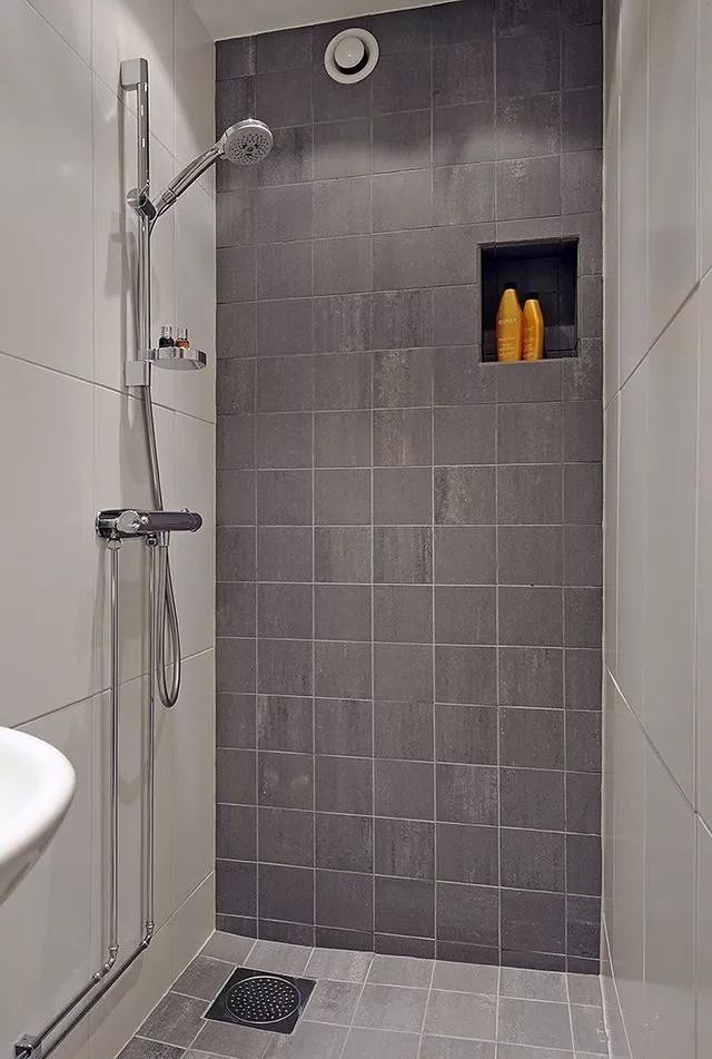 卫生间墙壁掏个洞竟然这么实用