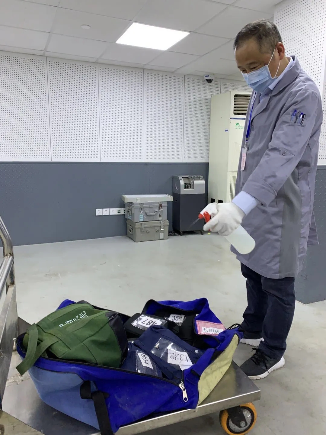 韩国首尔聚集性传播确诊人数升至102人