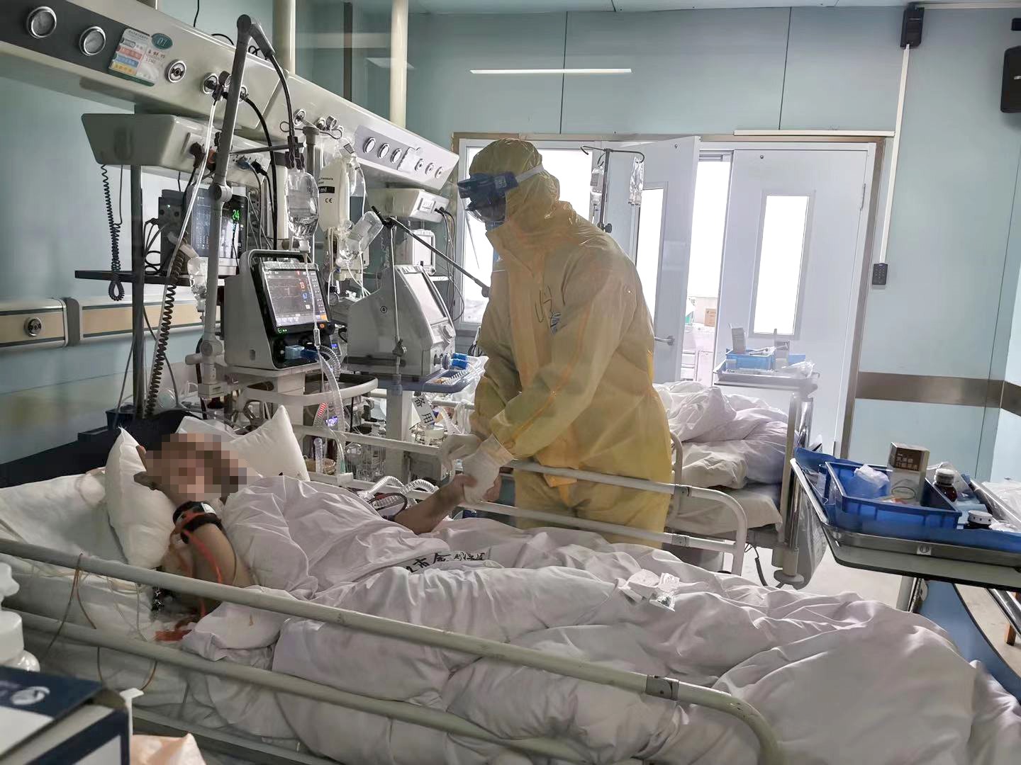 17年前抗击非典的父母跟她一起战"新冠"|疫情|疾病|新冠肺炎_新浪新闻