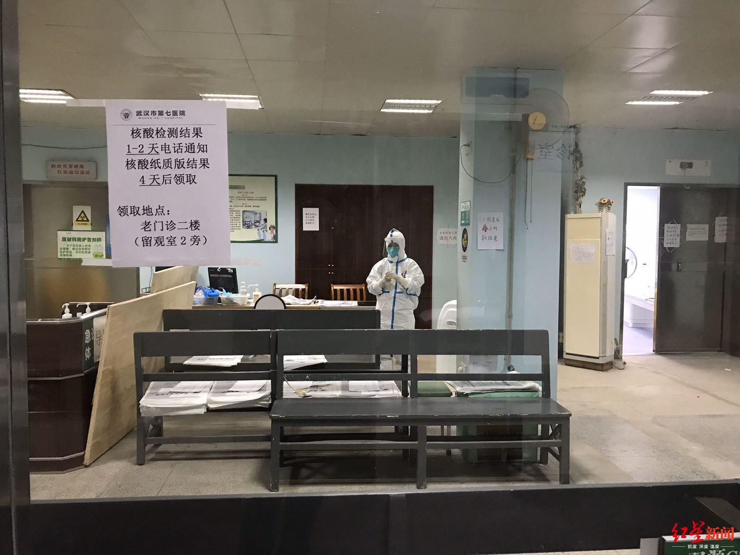 中午在中心医院楼下吃了饭之后,李女士又去往同济医院,"当时还不知道