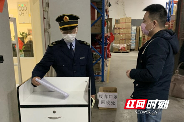 湖南省卫生计生综合监督局突击抽查生活超市 守护市民购物安全